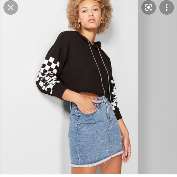 Studded Demin Skirt 💙 - Picture 2 of 7